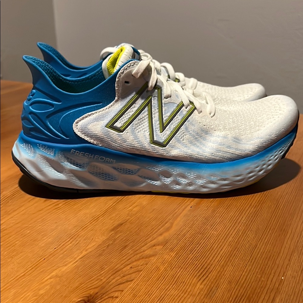 New Balance Fresh Foam 1080 V11 Men’s Running Shoe, UNWORN, Wht/Helium Sz 8.5 2E